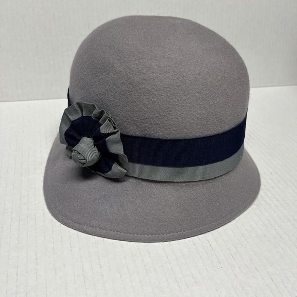 Kimchi Blue Gray Wool Felt Cloche Hat With Flower Accent Grosgrain Trim o/s - Picture 1 of 5